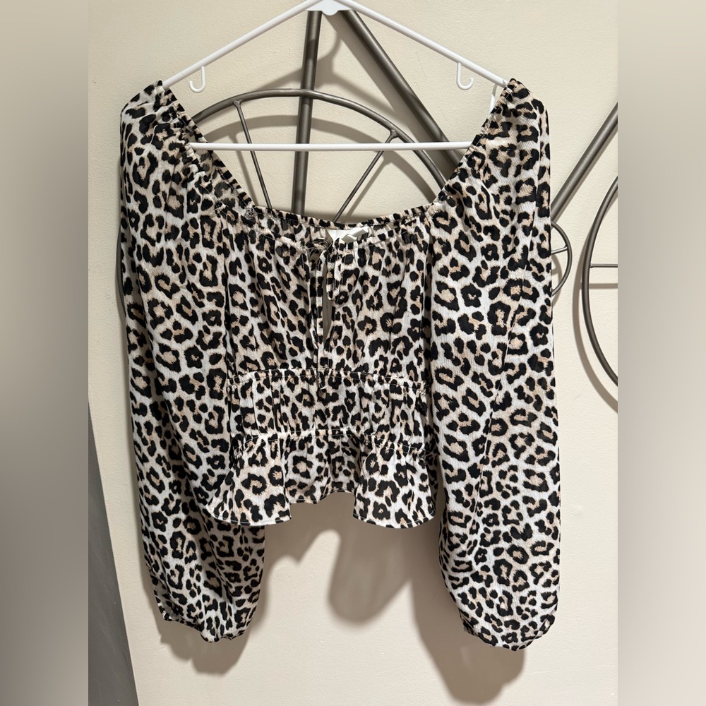 H&M Beige and Black Leopard Print Cropped Long Sleeve Top Size M Animal NWT